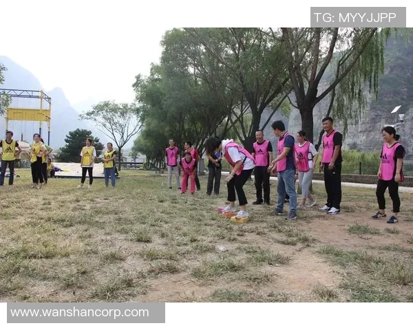 上海足球队阵地战革新探索：重塑战术理念与团队协作新模式