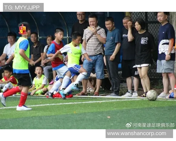 足球明星试训视频揭秘他们的训练技巧与比赛潜力的真实表现 足球明星试训视频揭秘他们的训练技巧与比赛潜力的真实表现