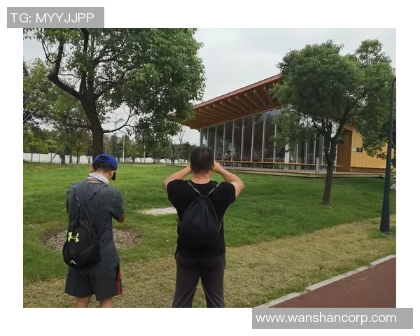 时速达到198公里的足球明星背后的训练秘密与成就分享 时速达到198公里的足球明星背后的训练秘密与成就分享